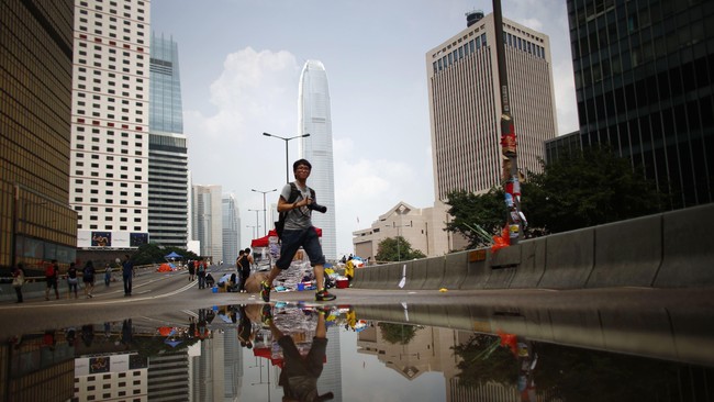 Pemerintah daerah propinsi Guangdong di Tiongkok melarang posisi jabatan penting dan sensitif diduduki pegawai yang keluarganya di luar negeri.&nbsp;