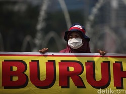 Buruh Pabrik Oreo dan Biskuit Ritz Mogok Kerja