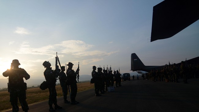 Dua jam ke depan akan jadi waktu menentukan bagi operasi pembebasan dua warga Indonesia yang disandera di PNG. Luhut menyebut dua sandera dalam kondisi baik.