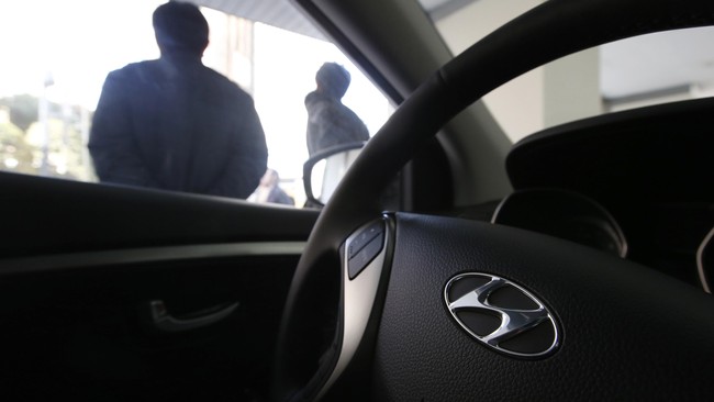 Perusahaan otomotif Hyundai, merancang sebuah aplikasi yang dapat dipasang pada jam tangan pintar berbasis Android untuk mengendalikan mobil dari jarak jauh.