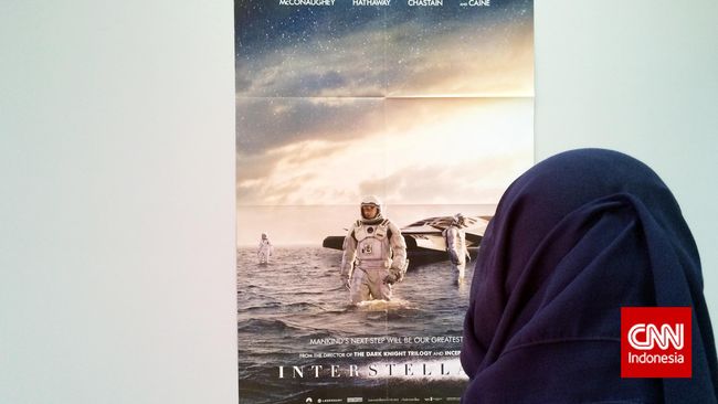Interstellar berpegang pada banyak teori ilmiah, terutama fisika. Kip Thorne, fisikawan yang ahli teori astrofisika, menjadi inspirator Nolan.