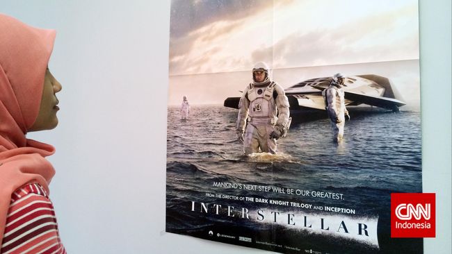 Interstellar diprediksi akan menjadi besar. Kisah perjalanan menembus ruang dan waktu melalui lubang cacing angkasa itu menjaring penasaran penggemar.