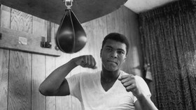Kepergian Muhammad Ali 'Menggema' di Twitter