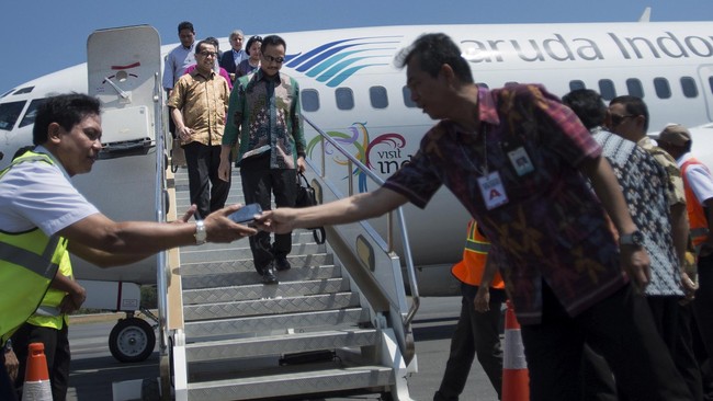 Manajemen PT Garuda Indonesia Tbk (GIAA) menyiapkan delapan strategi untuk memangkas kerugian sampai akhir 2014.