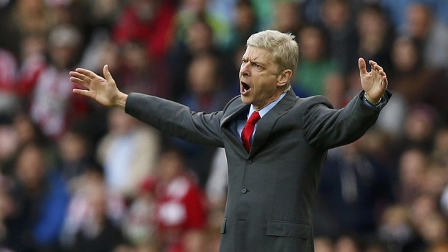 Arsenal kembali memetik tiga poin dalam lanjutan Liga Inggris setelah mereka menaklukkan Leicester City dengan skor 2-1.