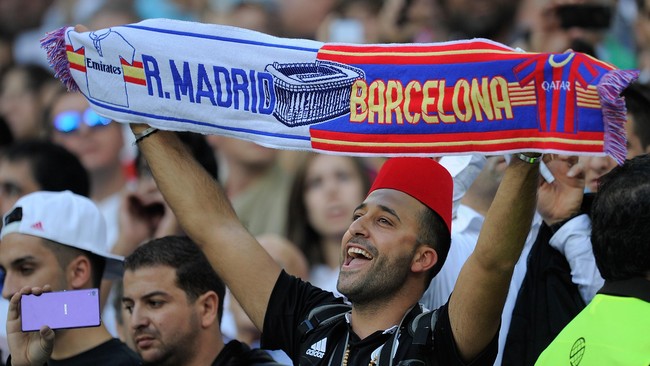 Menyanyikan lagu-lagu yang berisi penghinaan kepada Barcelona, Lionel Messi, dan Catalonia, 17 pendukung Real Madrid dilarang mengikuti kegiatan klub tersebut.