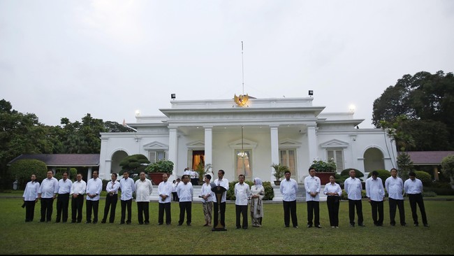 Komisi Pemberantasan Korupsi meminta menteri dalam Kabinet Kerja Jokowi JK untuk bekerja atas dasar transparansi dan pemberdayaan manusia.