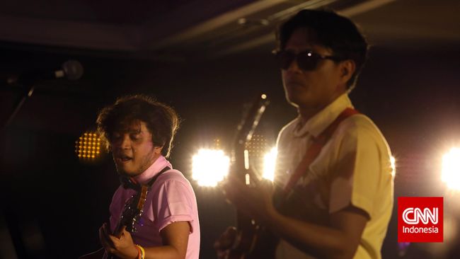 Ricky Virgana, pencabik bass WSATCC, pun menceritakan kebiasaan unik bandnya saat rekaman.