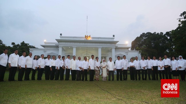 Menteri Dalam Negeri Tjahjo Kumolo menyatakan tindakan yang dilakukan menteri tersebut sangatlah tidak pantas.