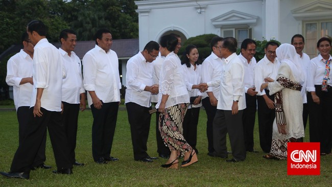 Menteri selaku pembantu presiden menurut politikus PDIP Masinton Pasaribu harusnya loyal dan menunjukan dedikasinya secara langsung kepada kepala negara.