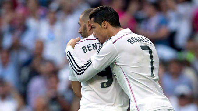 Bantah akan melepas Karim Benzema yang kesulitan mendapat posisi di skuat utama, pelatih Real Madrid, Rafael Benitez justru sebut kekurangan pemain penyerang.