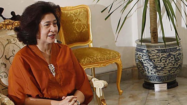 Nila Moeloek pernah menjalani tes calon Menteri Kesehatan RI tahun 2009. Kini di Kabinet Kerja, Nila akhirnya diminta Joko Widodo menjadi Menteri Kesehatan.