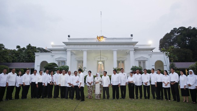 Para menteri Kabinet Kerja akan dilantik setengah jam lagi di Istana. Hari ini pula, Senin (27/10), mereka akan menggelar rapat kabinet perdana.