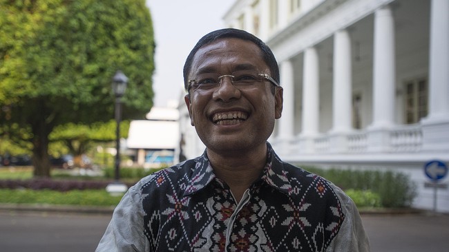 Menteri Perindustrian harus bisa meningkatkan daya saing industri Indonesia jelang diberlakukannya Masyarakat Ekonomi ASEAN 2015.