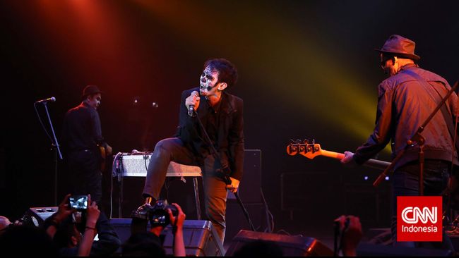 The Brandals merilis lagu 'Retorika,' sekaligus video musiknya, yang menyuguhkan manipulasi foto Ahok-Rizieq Shihab karya Agan Harahap.