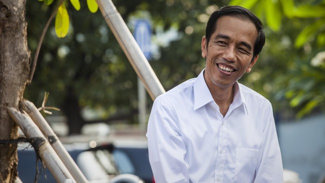 Jokowi heran dengan ruwetnya perizinan di negara ini. Padahal, perkara perizinan adalah hal pertama yang harus dilalui oleh investor yang ingin berinvestasi.