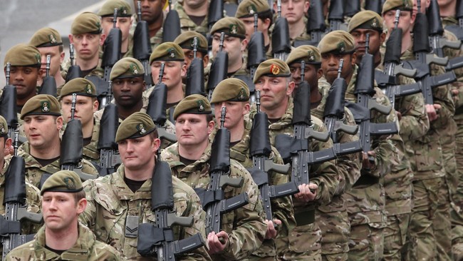 Setelah 13 tahun berperang di Afganistan, sekitar 453 tentara Inggris tewas. Saat ini, keamanan telah dialihkan kembali ke militer dan pemerintah Afganistan.