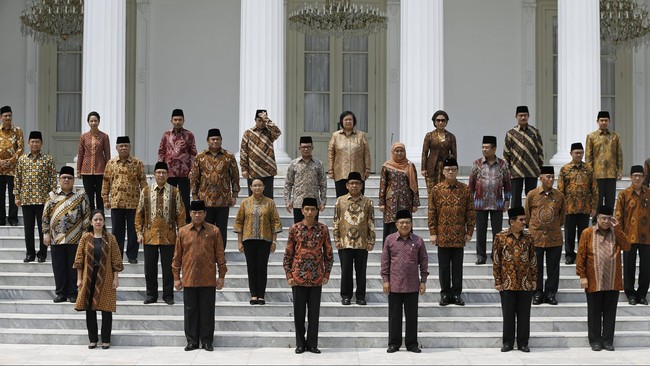 Terbentuknya Kabinet Kerja Presiden Joko Widodo memunculkan reaksi publik. ICW menyebut kabinet itu berpotensi menimbulkan konflik kepentingan.