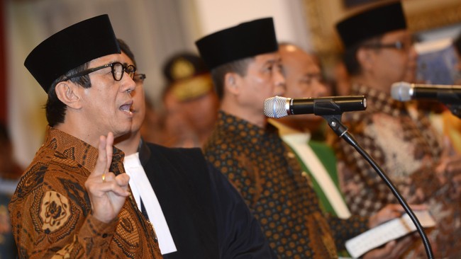 Sehari setelah dilantik, Menteri Hukum dan HAM Yasonna Laoly mengesahkan perubahan kepengurusan PPP yang diajukan Romahurmuziy. PPP kembali bergejolak.