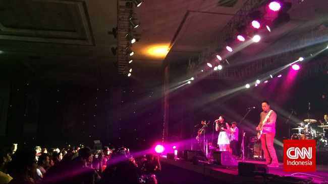 Panggung Java SoundsFair 2014 bukan sekadar mementaskan aksi musik. Beberapa musisi menyimpan penampilan dan lagu spesial hanya untuk penggemar di Jakarta.