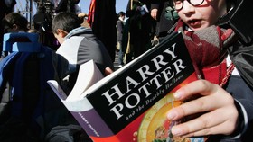 Buku Fantasi Dianggap Merusak Otak Anak