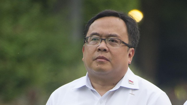Utang subsidi BBM pemerintah kepada Pertamina sebesar Rp 33 triliun. Rencananya sebesar Rp 25 triliun dibayar tahun ini dan sisanya Rp 8 triliun pada 2016.