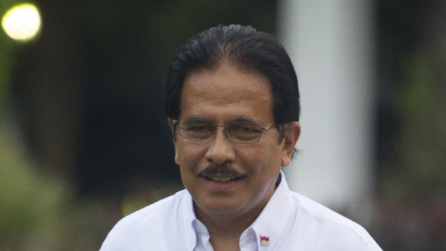 Menekan impor barang konsumsi, dan meningkatkan ekspor sampai ke Usaha Kecil-Menengah adalah strategi pemerintah untuk tekan defisit.