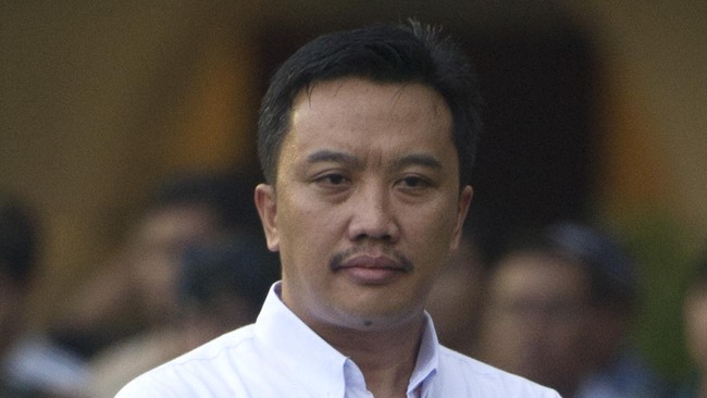 Politisi PKB ini tidak memiliki rekam jejak mengurusi olah raga sebelumnya. Namun Presiden Jokowi menuntut Indonesia dapat berprestasi di Asian Games 2018