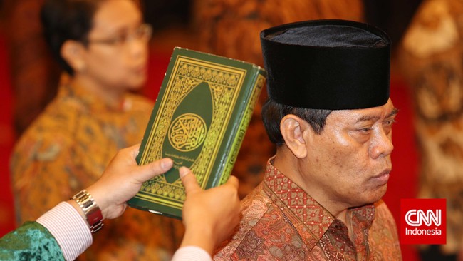 Menkopolhukam Tedjo Edhy Purjianto menegaskan tidak ada alasan baginya untuk melakukan evaluasi Kompolnas, karena Kapolri adalah hak prerogatif presiden.