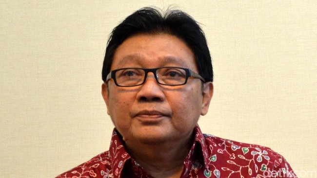 Persekongkolan terjadi sesama perusahaan dan antara perusahaan dengan panitia tender.