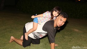 Foto Maia dan Mulan Mejeng di Tempat Karaoke Ahmad Dhani