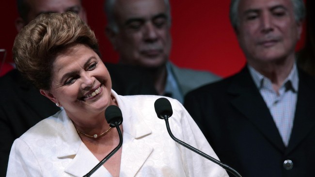 Dilma Rousseff menang tipis dari rivalnya dan kembali terpilih sebagai presiden Brasil berikutnya, berkat kebijakannya yang pro-rakyat miskin.&nbsp; &nbsp;