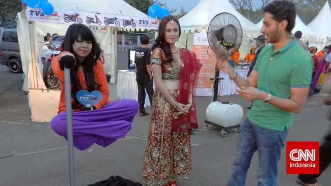 Di antara berbagai perayaan Diwali di Jakarta, salah satunya digelar di Kemayoran. Tak hanya cahaya, semangat para pengunjung pun pantang padam!