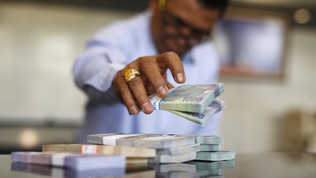 Agen OJK diharapkan dapat mencegah masyarakat menggunakan jasa lintah darat ketika membutuhkan uang.