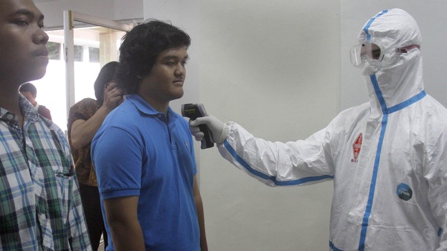 Untuk mencegah penyebaran virus Ebola di Filipina, pemerintah menerapkan karantina bagi lebih dari 100 petugas penjaga perdamaian setelah bertugas di Liberia.