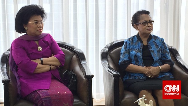 Ditemui di kantor barunya, Menteri Yohana Susana Yembise mengatakan akan mendobrak adat demi membangun kesetaraan gender di Indonesia.
