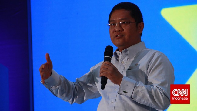 Aturan yang tertuang dalam pasal 27 UU ITE dianggap memiliki banyak celah. Pemerintah era baru didesak untuk segera merevisi aturan tersebut.