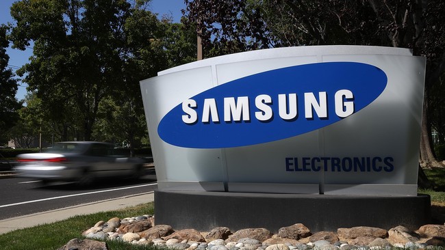 Total penjualan ponsel pintar Samsung Galaxy S5 di tahun 2015 berkisar 12 juta, sementara pada jangka waktu yang sama, penjualan Galaxy S4 mencapai 16 juta.