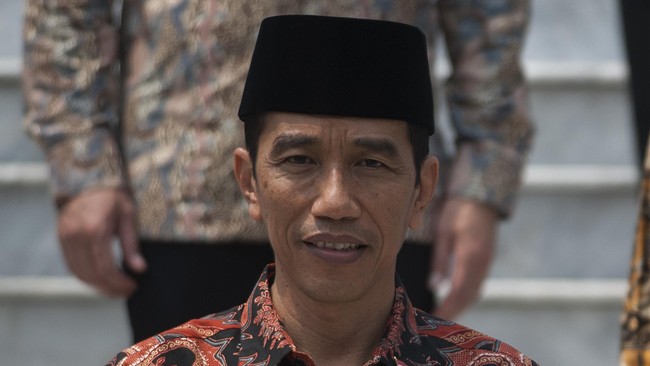 Sejumlah alasan dikemukakan Presiden Joko Widodo mengapa pemerintah harus menaikkan harga BBM bersubsidi mulai hari ini.