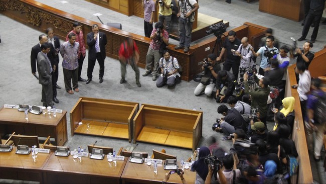 Mekanisme pemilihan pimpinan DPR yang termaktub dalam UU MPR, DPR, DPD, dan DPRD (UU MD3) dinilai sebagai lantaran kecabuhan yang kini membelah DPR.