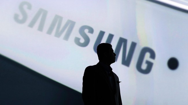 Galaxy A7 diklaim Samsung sebagai ponsel Android tertipisnya. Ponsel ini menggunakan material alumunium di bingkai dan tersedia dalam warna hitam dan emas.