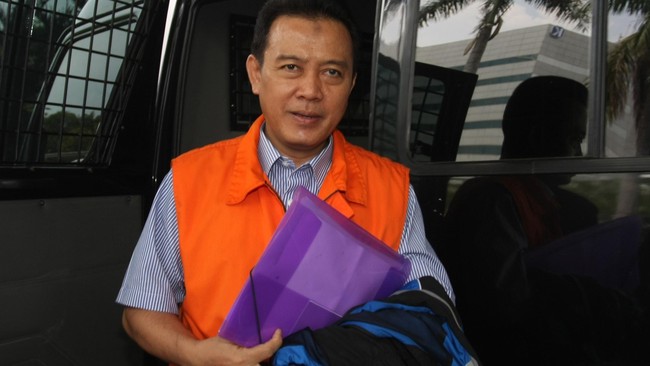 Kasus suap yang melibatkan bekas bupati Karawang Ade Swara dan istrinya, Nurlatifah, telah lengkap hasil penyidikannya. Keduanya akan segera diadili.