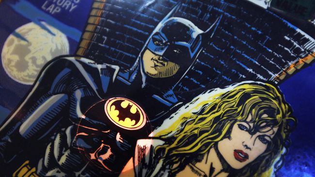 Cerita sepasang miliuner dibunuh oleh gelandangan sudah seperti jadi ciri khas kisah orang tua Bruce Wayne ini.