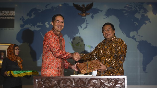 Menteri Perdagangan Rachmat Gobel menyiapkan agenda jangka pendek untuk membangun 5000 pasar tradisional dan mengevaluasi sistem standarisasi nasional.