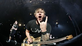 Tom DeLonge Ingin Rilis Karya Istimewa dengan Blink-182