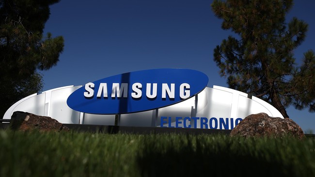 Akibat laba tahunan yang menurun, Samsung bukan cuma memotong gaji orang nomer satu di perusahaan itu, tapi juga akan mengurangi produksi ponsel pintar.