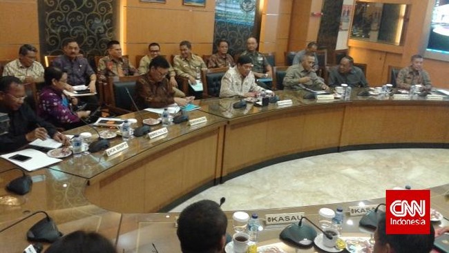 Pelemahan rupiah dan harga minyak mentah Indonesia (ICP), serta melesetnya asumsi makro ekonomi mendorong pemerintah untuk mempercepat revisi APBN 2015.&nbsp;