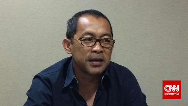 Aji Santoso mengaku sudah menjalin komunikasi dengan manajemen Arema FC sejak pertemuan di Stadion Pakansari ketika menyaksikan final Piala AFF 2016.