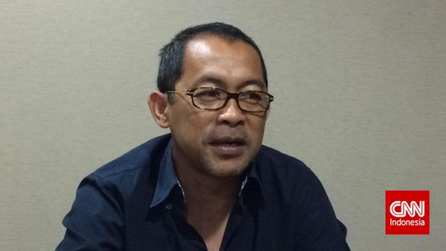 Aji Santoso Resmi Latih Persebaya Gantikan Pikal Aji Santoso resmi menggantikan posisi Wolfgang pikal sebagai pelatih Persebaya Surabaya yang mundur pada Rabu (30/10).