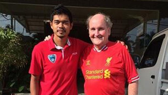 "Tidak ada motivasi lain mengapa saya mau menjadi WNI, saya cinta Indonesia," ucap&nbsp;Paul Cumming, mantan pelatih sepakbola asal Inggris di tahun 80-an.